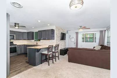 101 E White Street, Pontiac, IL 61764 - Photo 9