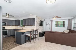 101 E White St, Pontiac, IL 61764 - Photo 9