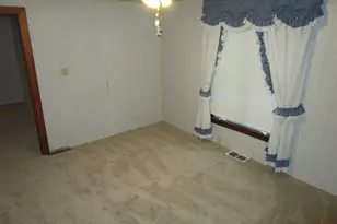 321 E Cleveland St, Cullom, IL 60929 - Photo 7