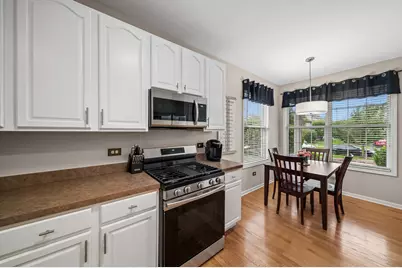 9046 Mansfield Drive, Tinley Park, IL 60487 - Photo 5