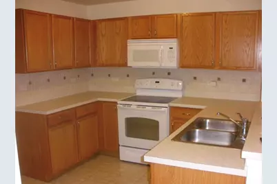 2207 Silverstone Drive #2207, Carpentersville, IL 60110 - Photo 3