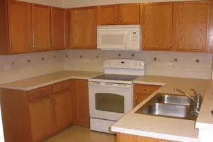 2207 Silverstone Dr, Carpentersville, IL 60110 - Photo 3