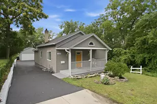 303 Dwight St, Elgin, IL 60120 - Photo 3