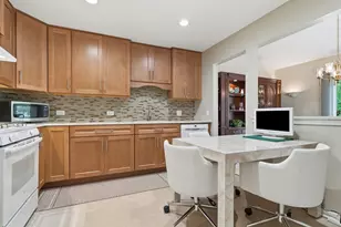 617 Edinburgh Ln, Prospect Heights, IL 60070 - Photo 5