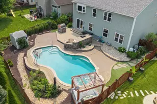 4811 Bordeaux Dr, Lake in the Hills, IL 60156 - Photo 3