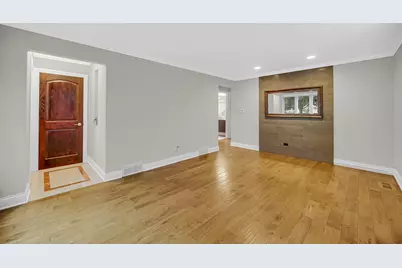 5526 Washington Street, Morton Grove, IL 60053 - Photo 9