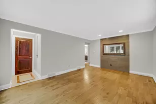 5526 Washington St, Morton Grove, IL 60053 - Photo 9