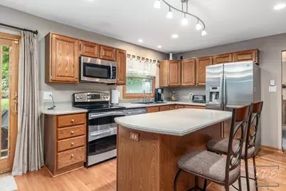 1517 Hampton Court, Naperville, IL 60565 - Photo 9