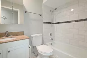 12 Parkside Ct, Vernon Hills, IL 60061 - Photo 7