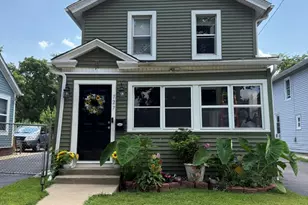 727 Superior St, Aurora, IL 60505 - Photo 1