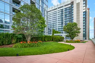 240 E Illinois St, Chicago, IL 60611 - Photo 29