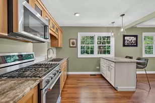30W280 Holyoke Ct, Warrenville, IL 60555 - Photo 9