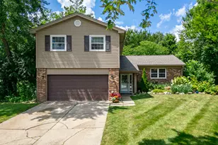 30W280 Holyoke Ct, Warrenville, IL 60555 - Photo 1