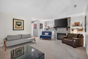 30W280 Holyoke Ct, Warrenville, IL 60555 - Photo 13