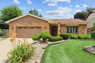 317 N Marcella Rd, Mount Prospect, IL 60056 - Photo 1