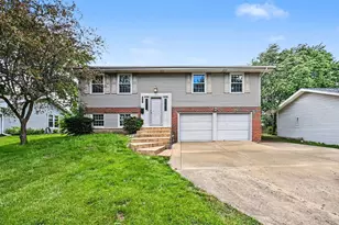 1312 W Oakmont Rd, Hoffman Estates, IL 60169 - Photo 1