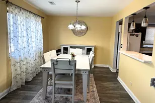 9355 Landings Ln, Des Plaines, IL 60016 - Photo 3