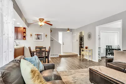 736 Glen Way, Gurnee, IL 60031 - Photo 5