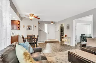 736 Glen Way, Gurnee, IL 60031 - Photo 5