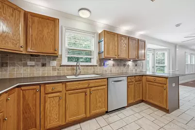 900 White Oak Drive, North Aurora, IL 60542 - Photo 13
