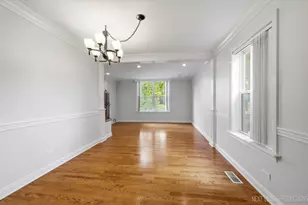 900 White Oak Dr, North Aurora, IL 60542 - Photo 9