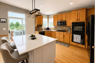 315 Red Sky Dr, Saint Charles, IL 60175 - Photo 7