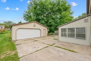 1245 W Violet St, Freeport, IL 61032 - Photo 5