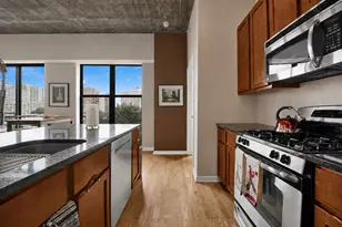 1122 W Catalpa Ave, Chicago, IL 60640 - Photo 3