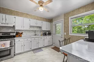 2614 Crystal Lake Rd, Cary, IL 60013 - Photo 7