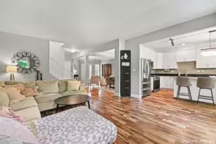 1102 Iron Horse Ct, Elgin, IL 60124 - Photo 5