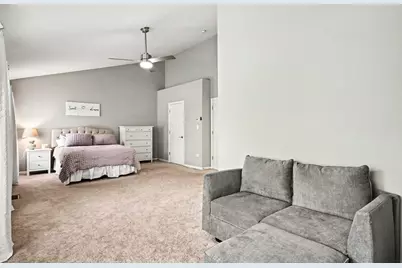 1102 Iron Horse Court, Elgin, IL 60124 - Photo 13