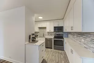 4250 N Marine Dr, Chicago, IL 60613 - Photo 17