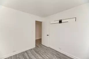 4250 N Marine Dr, Chicago, IL 60613 - Photo 9