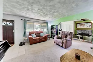 1300 Jefferson Rd, Hoffman Estates, IL 60169 - Photo 5