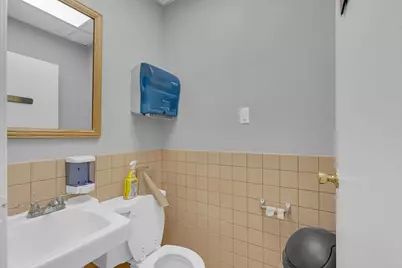 8057 N Milwaukee Avenue, Niles, IL 60714 - Photo 21