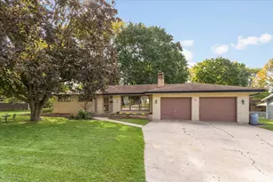 478 1st St, Antioch, IL 60002 - Photo 1