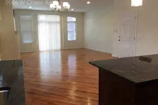 2054 W Chase Ave, Chicago, IL 60645 - Photo 5