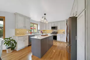 9224 Greenwood Dr, Tinley Park, IL 60487 - Photo 7