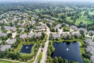 2269 Royal Ridge Dr, Northbrook, IL 60062 - Photo 15
