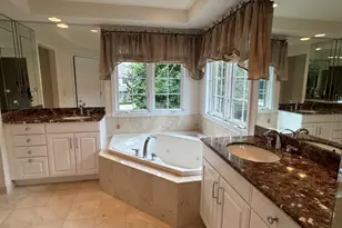2269 Royal Ridge Dr, Northbrook, IL 60062 - Photo 7