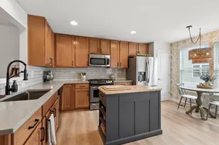 1021 Crane Pt, Elgin, IL 60124 - Photo 3