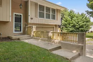 18864 Pioneer St, Bloomington, IL 61705 - Photo 3