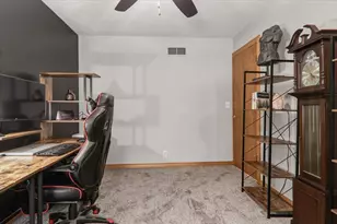 18864 Pioneer St, Bloomington, IL 61705 - Photo 17