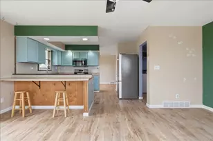 203 W Nissen Stigen, Lee, IL 60530 - Photo 5