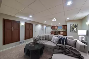 2067 Childs Ct, Wheaton, IL 60187 - Photo 15
