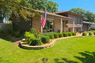 302 Birch Dr, Shorewood, IL 60404 - Photo 3