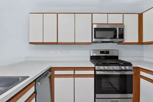 181 Inverness Ct, Elk Grove Village, IL 60007 - Photo 9
