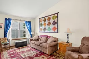 1412 Charleston Ct, Geneva, IL 60134 - Photo 3