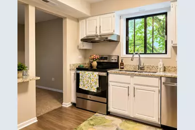 500 Valley Drive #301, Naperville, IL 60563 - Photo 5