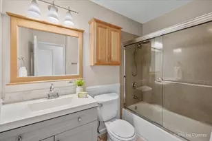 720 Woodhollow Ln, Buffalo Grove, IL 60089 - Photo 25